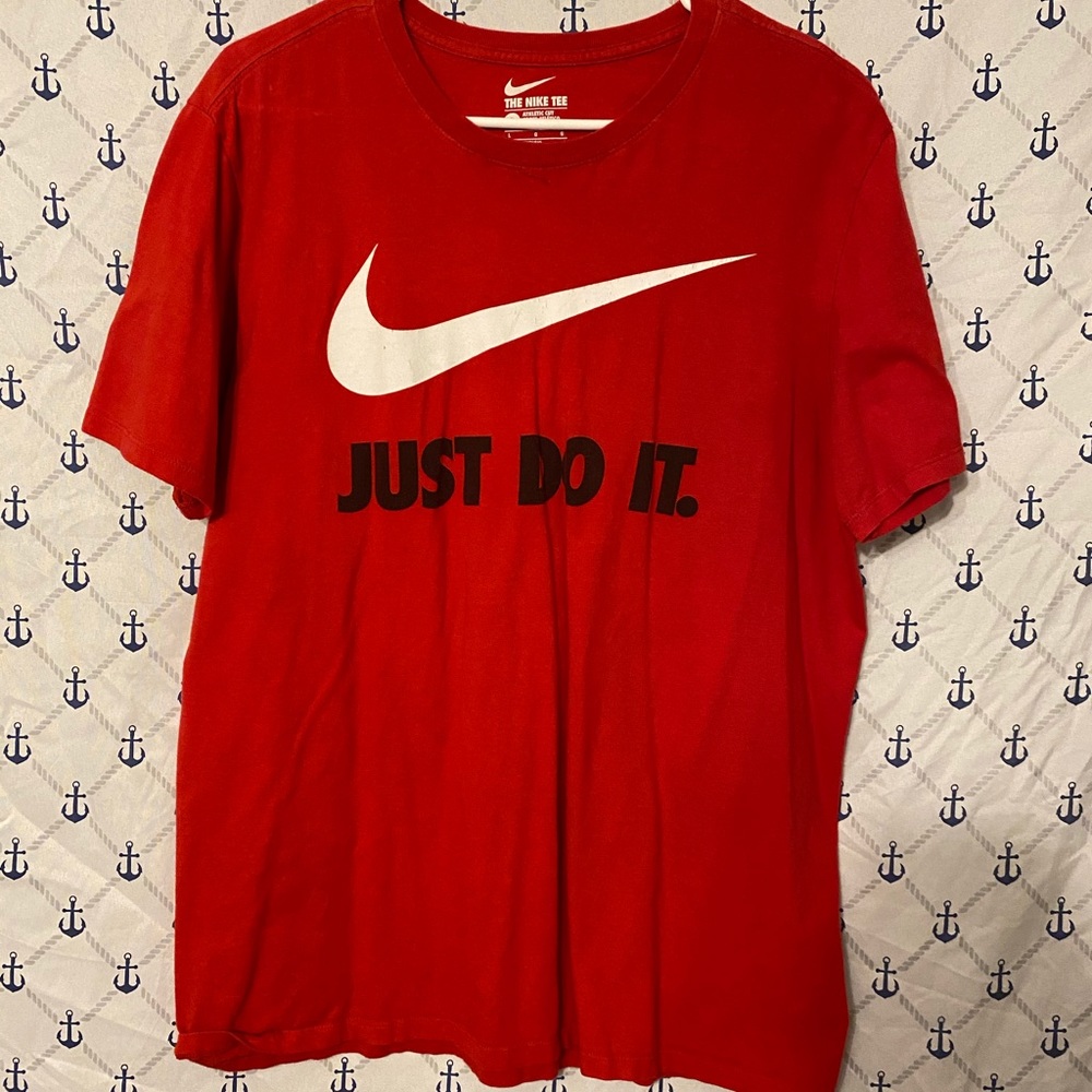 Men’s Nike shirt